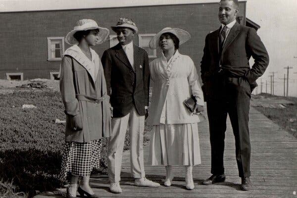 Visitors to Bruce’s Beach in 1920.
